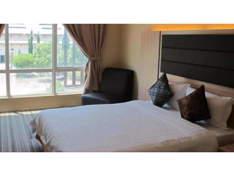 Zara'S Boutique Hotel @ Harbour City Кота Кинабалу Екстериор снимка